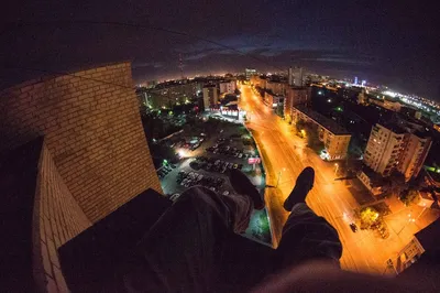Ночной город с крыши дома - 55 фото