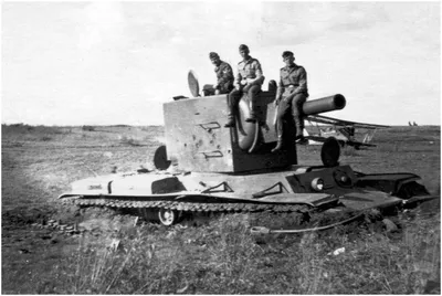 Советский танк КВ-2 после попадания немецких снарядов. Уникальные  фотографии | ProTанки | Дзен