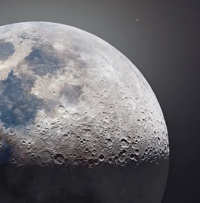 Астрономы подтвердили наличие воды на светлой стороне Луны