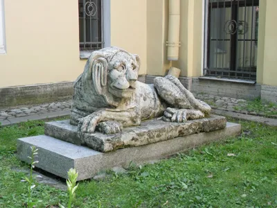 Купить Скульптура льва из бетона - Королевский лев в бронзе (85см) в Москве