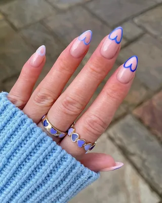 Маникюр на День Валентина: идеи 2020 (фото) | Valentines nails, Work nails,  Nails design with rhinestones
