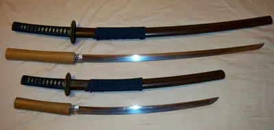 Набор мечей самурая на подставке в подарочной коробке: купить японское  оружие в магазине в Москве