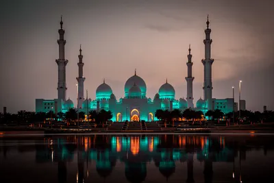 Обои на рабочий стол Большая мечеть с подсветкой и ее отражение в воде,  фотограф alohalars, обои для рабочего стола, скачать обои, обои бесплатно
