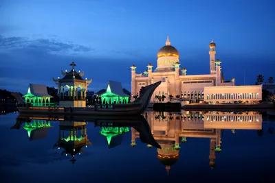Обои \"Мечеть Гейдара\" на рабочий стол, скачать бесплатно лучшие картинки  Мечеть Гейдара на заставку ПК (компьютера) | mob.org