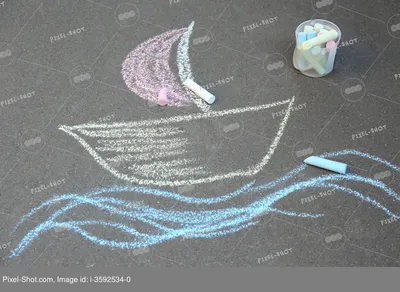Ангел, нарисованный с красочными мелками на асфальте на открытом воздухе  Стоковое Изображение - изображение насчитывающей цветасто, дорога: 262082657