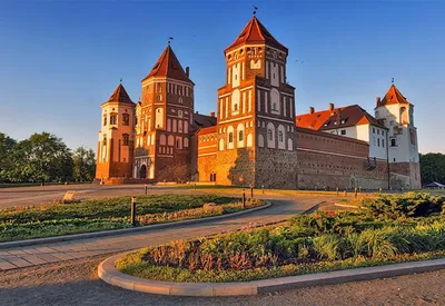 Мирский Замок (Mirskiy Castle) (Дзержинск) – цены и отзывы на Agoda