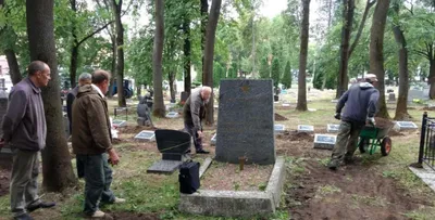 Разовая уборка могилы - купить по цене 390 руб в Брянске