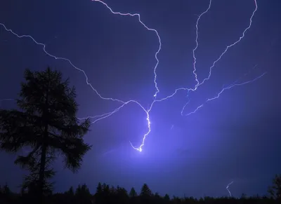 Физики предупреждают: Молния может ударить даже зимой - Новости Якутии -  Якутия.Инфо