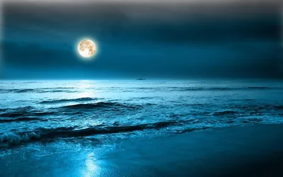 Прибой моря ночи, загубленная пристань и луна в небе (Чёрном море, Болгарии  Стоковое Фото - изображение насчитывающей поверхность, пристань: 35382808