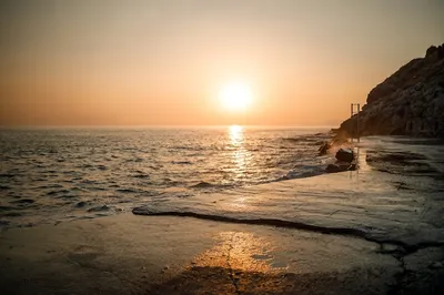 Море, пляж и закат солнца, 8k uhd…» — создано в Шедевруме