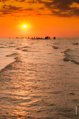 Фотопейзаж на Павло-Очаковской косе. Азовское море на закате в HD качестве  2832 на 4256 пикселей