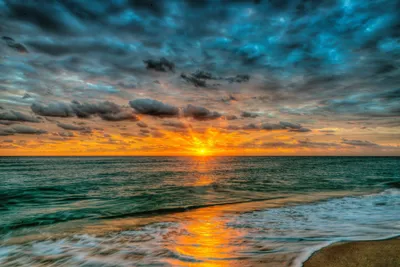 Закат на море и волны пульсаций океана в качестве фона текстуру воды  Стоковое Изображение - изображение насчитывающей тропическо, отражение:  183306467