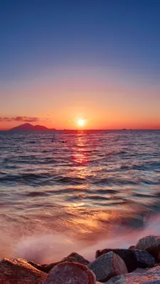 Скачать 938x1668 солнце, закат, море, волны, вода, пейзаж обои, картинки  iphone 8/7/6s/6 for parallax