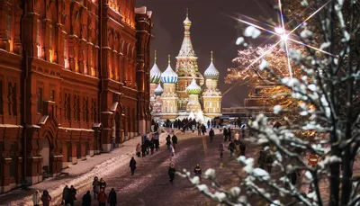 Москва📸 Куда пойти? on Instagram: “Зима в Москве начнется вовремя❄️ 1  декабря температура снизится вплоть до -6 градусов, а влага на дор… | Зима,  Москва, Новый год