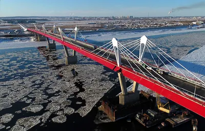 В Закарпатской области обрушился мост, на котором находились автомобиль и  грузовик. Есть пострадавшие