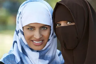 Хиджаб, макияж и хна. Какие правила в макияже и уходе за собой имеют  мусульманки