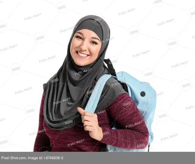 Две Азиатские Молодые Мусульманки Носят Хиджаб Держа Книгу С Чувством  Счастья Улыбаясь В Парке Концепция Образования — стоковые фотографии и  другие картинки 25-29 лет - iStock