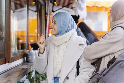 Красивые молодые мусульманки у себя дома :: Стоковая фотография ::  Pixel-Shot Studio
