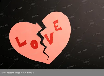 Слово любовь из декоративных подсвечников на столе на черном фоне ::  Стоковая фотография :: Pixel-Shot Studio