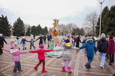 Первый день Масленицы называется \"Встреча\"