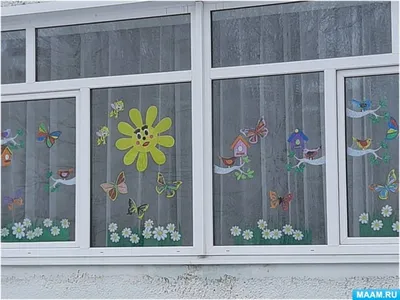 Весенние украшение окон в детском саду - 57 фото