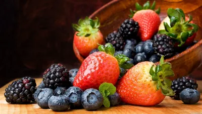 фрукты ягоды клубника натюрморт HD обои для ноутбука | Food, Food and  drink, Simple nutrition