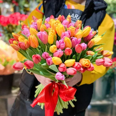 Букет ирисов с тюльпанами 8 Марта | купить недорого | доставка по Москве и  области