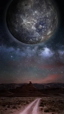 Кинокомпания DreamWorks Animation обновила заставку с мальчиком на Луне
