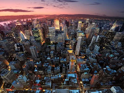 Движение ночи на 42nd улице Нью-Йорка Стоковое Фото - изображение  насчитывающей город, свет: 123744448