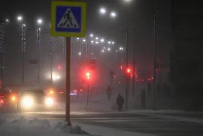 Снегопад ночью в городе» — создано в Шедевруме