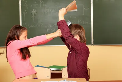 Педагоги-репетиторы приходят в школы, чтобы набрать себе побольше учеников  – депутат ММ - 15.12.2022, Sputnik Азербайджан