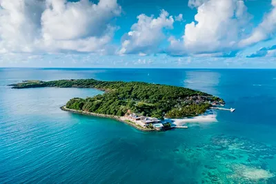 В гости к миллиардерам: сколько стоит арендовать самые романтичные частные  острова | Forbes.ru