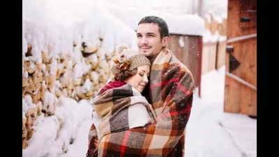 Зимняя фотосессия пары в снежном лесу | Winter photo, Photo sessions, Sled