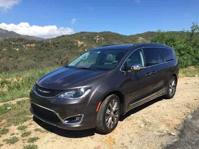 2023 Chrysler Pacifica Plug-In Hybrid Minivan