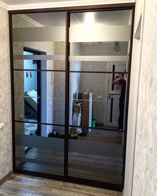 Пескоструйный рисунок на зеркале шкафа - от 1800р. кв. метр. Компания  СтеклоКом изготовит для Вас любой пескоструйный рисунок на стекле и зеркале
