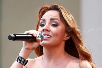 Певица МакSим расплакалась во время концерта в Москве - Мослента