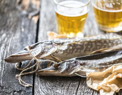 светлое пиво , рыба, орешки и сухарики Stock Photo | Adobe Stock