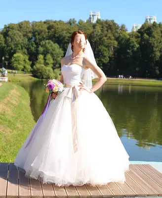 Шикарное свадебное платье на манекене (65 фото)
