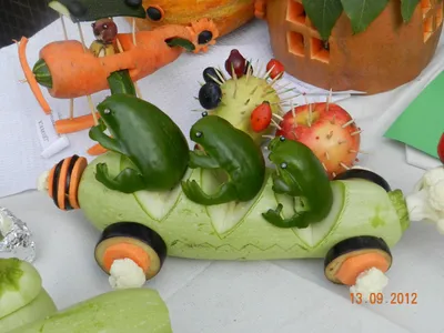 Поделки в садик или в школу ! На осенний праздник поделки смешарики .  Поделки из овощей и фруктов - YouTube