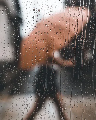 Надпись дождливая на потном стекле Стоковое Изображение - изображение  насчитывающей потно, дом: 146954165
