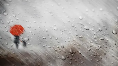 Дождь падает на окно с текстом „я люблю падать уснувший к звуку дождя „  Стоковое Фото - изображение насчитывающей взорвать, падения: 132669914