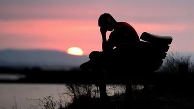 Одиночество Девочкиподростки — стоковые фотографии и другие картинки  Депрессия - Депрессия, Грусть, Подросток - iStock