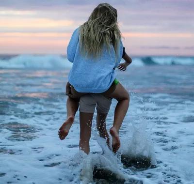 купать море девушки стоковое изображение. изображение насчитывающей девушка  - 24449621