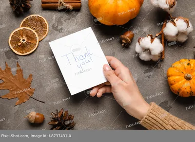 Фон текста с надписью \"Осень\" Тенденция к осеннему постеру с листьями  Вектор Иллюстрация вектора - иллюстрации насчитывающей плакат, карточка:  158077046
