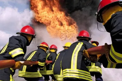 Пожарные с самолётами спасают пожарников, морские пехотинцы - Национальные  архивы США и DVIDS Изображение в общественном достоянии