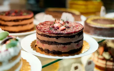 Торты на заказ | Свадебные | город Клин on Instagram: “Идеальный мужской  торт💙 Ставь❤️ Декор… | Modern birthday cakes, Birthday cakes for men, Mini  cakes birthday
