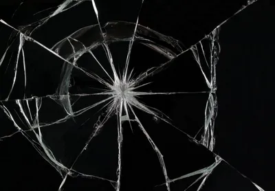 разбитое стекло на черном фоне Стоковое Фото - изображение насчитывающей  изолировано, прозрачно: 234124112