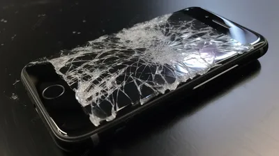 Iphone 4 4s разбитое стекло экран ремонт мобильного телефона страхование  повреждения дисплея – Стоковое редакционное фото © rclassenlayouts #46592369