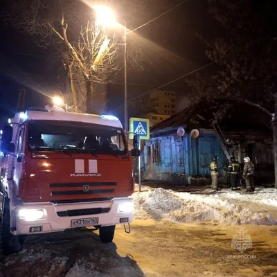 Четыре человека серьёзно пострадали в результате ночного наезда автомобиля  на пешехода в Пскове. ФОТО : Псковская Лента Новостей / ПЛН