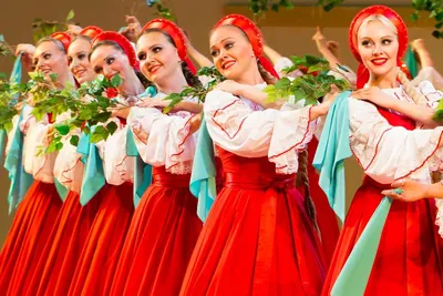 ❤️ Обожаю Русские народные танцы 🥹 Вот прям моё, мой стиль по темпераменту  😜 Была бы сейчас такая мода, с удовольствием бы ходила в таких н… |  Instagram